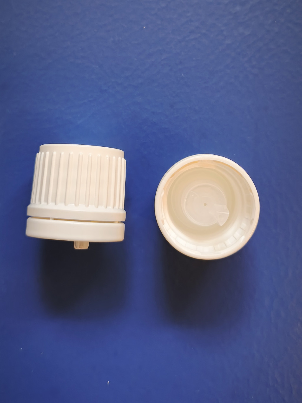 Image of Gyógyszeres üvegre kupak, DIN 18, csepp. betétes ( 0,7 )